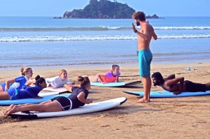 Soul & Surf combines expert surf lessons/tours with wellness “soul”: sunset yoga, meditation, massage, Ayurvedic consultations—and a surf club for village kids.