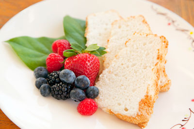 Wellness Week Recipe #4: Citrus-Scented Angel Food Cake - Spafinder