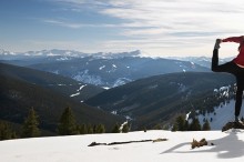 woman-yoga-winter-mountain