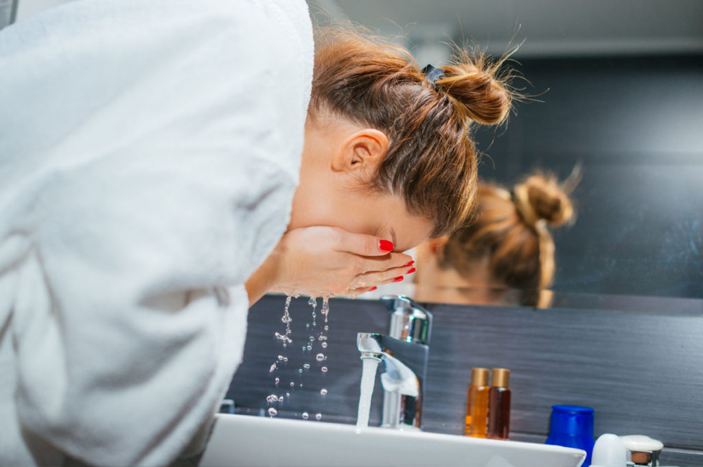 woman-rinsing-face