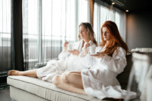girlfriends-relaxing-tea-spa