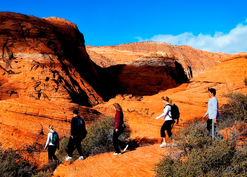 hiking-group-canyon-trail