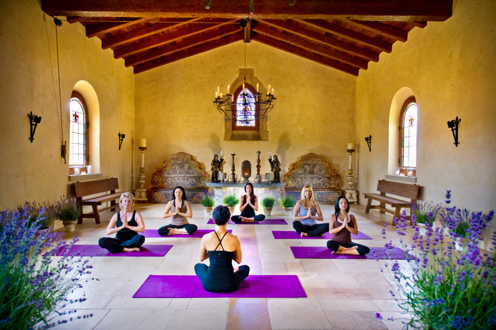 women-group-meditation