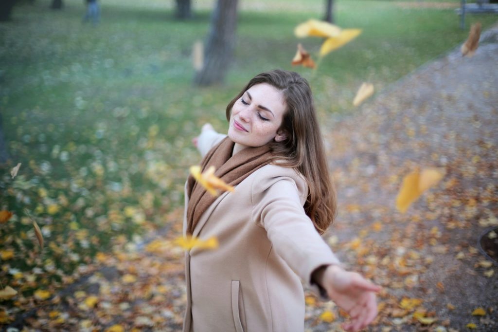 woman-happy-autumn