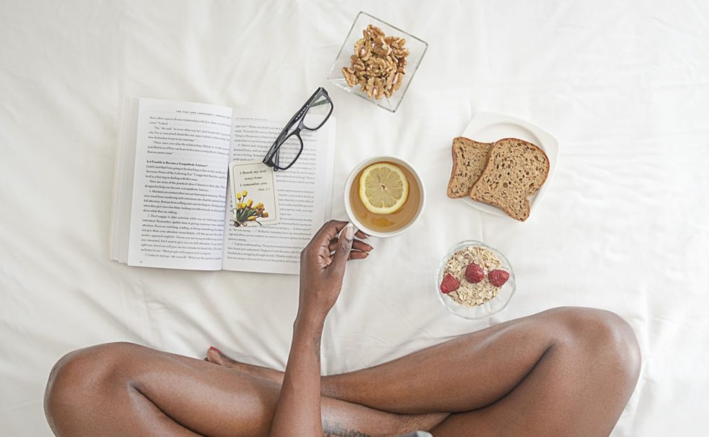 woman-breakfast-bed