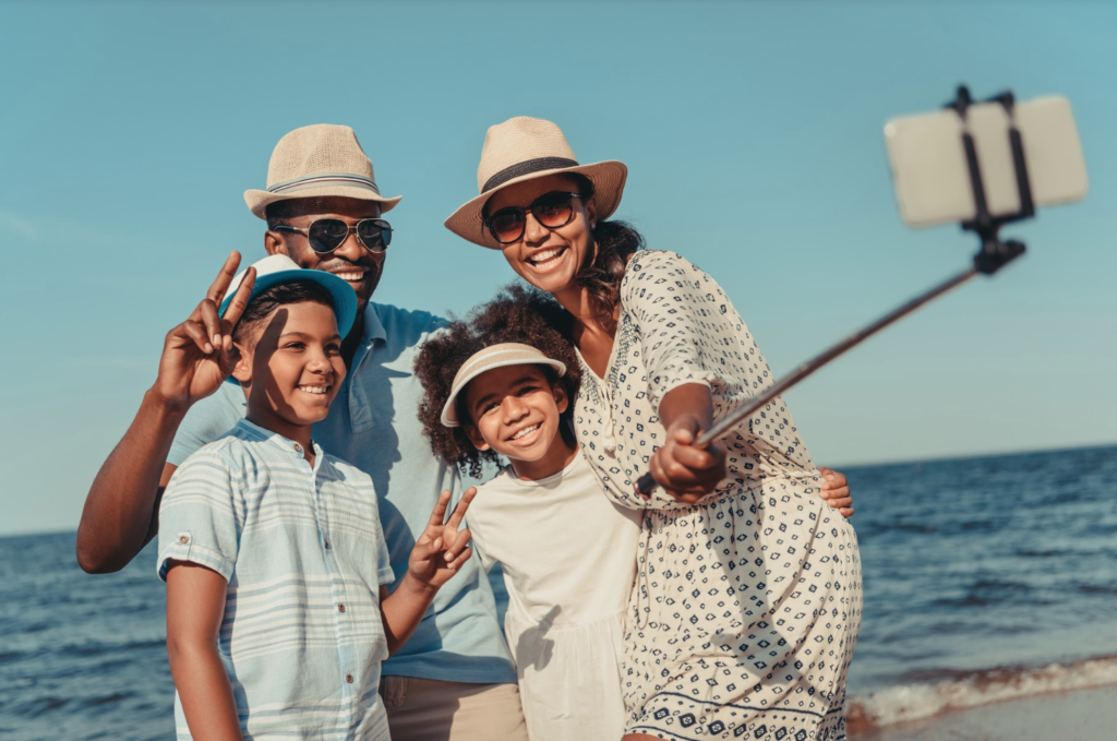 family-vacation-selfie