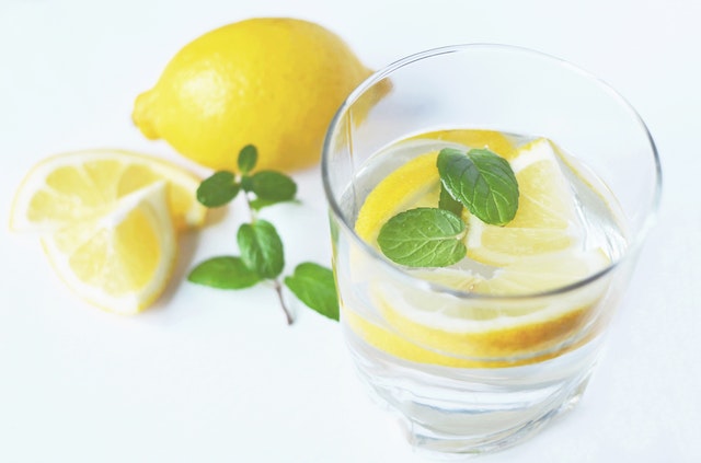 water-fresh-lemons