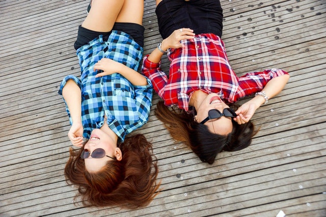 girlfriends-lounging-sunglasses