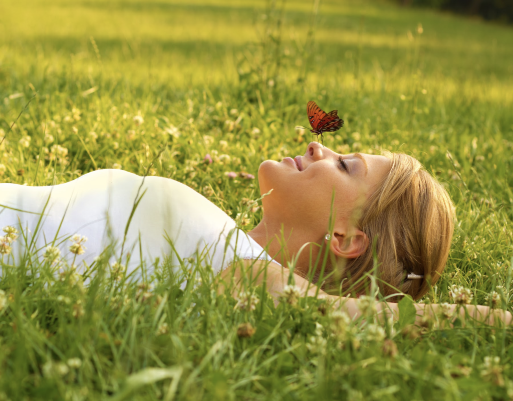 grounding-ritual-grass