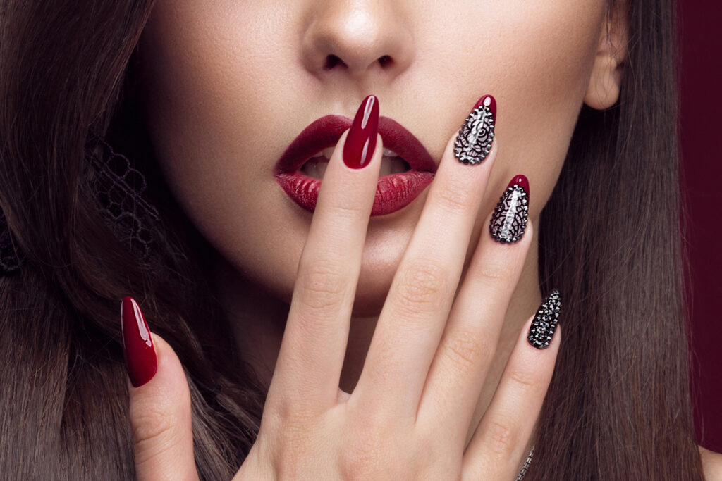 holiday-nail-trends-2025
